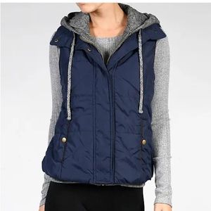 NWT Hooded Navy Puffer Vest /Jacket by Active USA with Pockets!